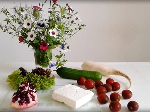 Rezept: Sommerlicher Lollo rosso Salat mit Meerrettich, Schafskäse, Tomaten und …. Bild Nr. 740 Sommerlicher Lollo rosso Salat mit Meerrettich, Schafskäse, Tomaten und …. - Rezept - Bild Nr. 740