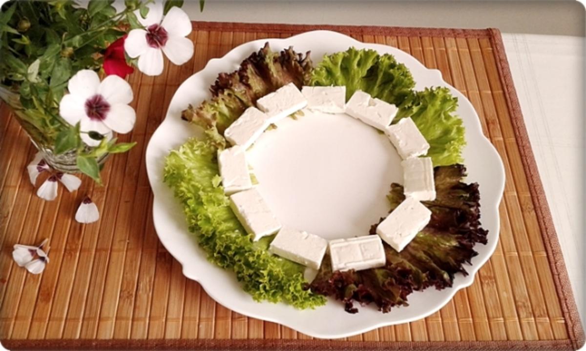 Sommerlicher Lollo rosso Salat mit Meerrettich, Schafskäse, Tomaten  und …. - Rezept - Bild Nr. 745