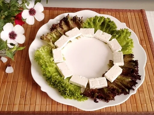 Rezept: Sommerlicher Lollo rosso Salat mit Meerrettich, Schafskäse, Tomaten und …. Bild Nr. 745 Sommerlicher Lollo rosso Salat mit Meerrettich, Schafskäse, Tomaten und …. - Rezept - Bild Nr. 745