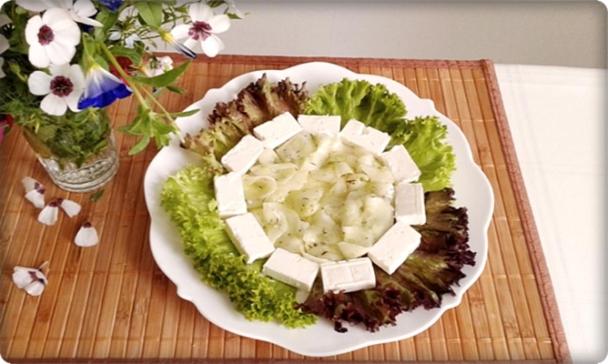 Sommerlicher Lollo rosso Salat mit Meerrettich, Schafskäse, Tomaten  und …. - Rezept - Bild Nr. 746
