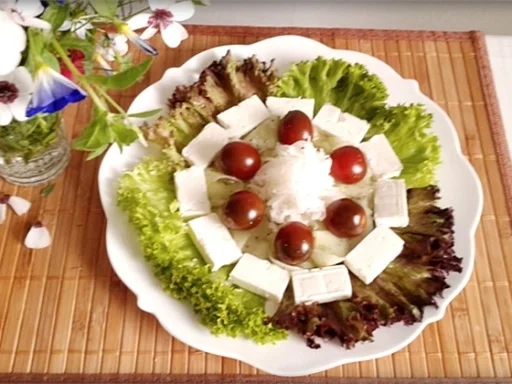 Rezept: Sommerlicher Lollo rosso Salat mit Meerrettich, Schafskäse, Tomaten und …. Bild Nr. 748 Sommerlicher Lollo rosso Salat mit Meerrettich, Schafskäse, Tomaten und …. - Rezept - Bild Nr. 748