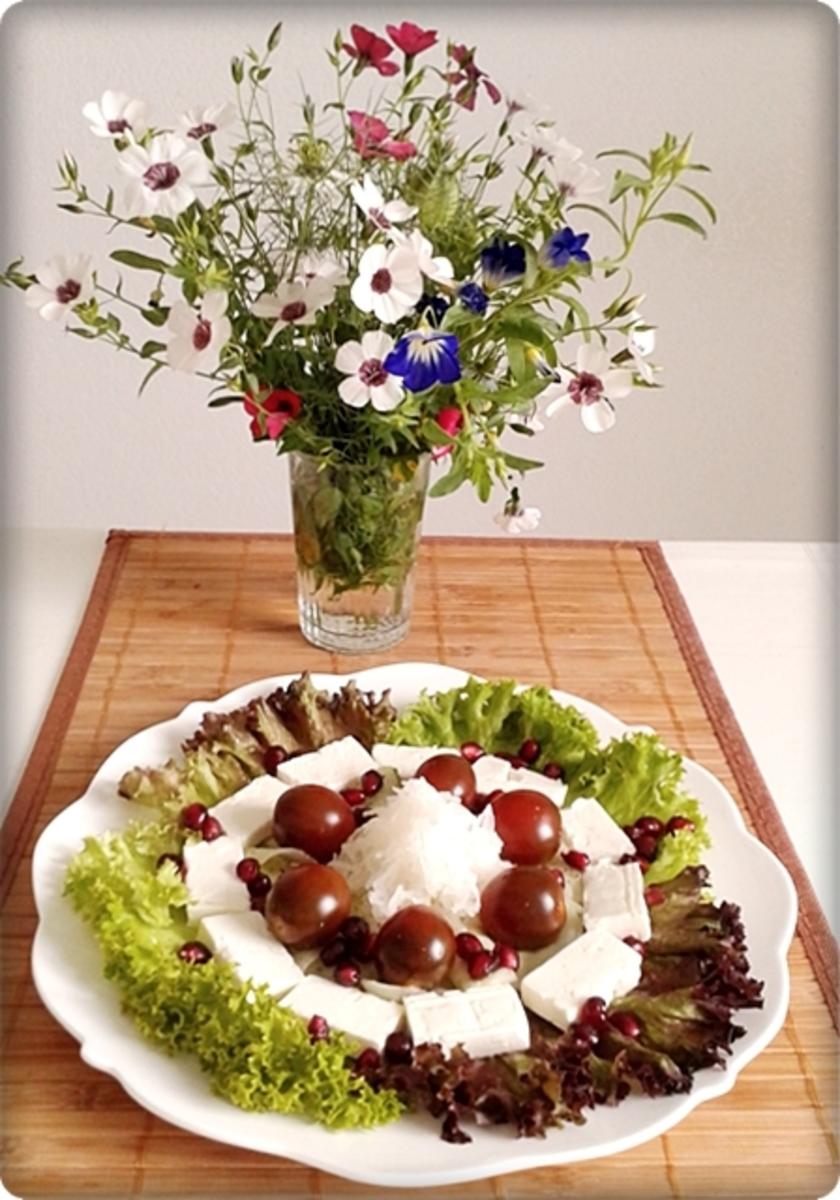 Sommerlicher Lollo rosso Salat mit Meerrettich, Schafskäse, Tomaten  und …. - Rezept - Bild Nr. 752