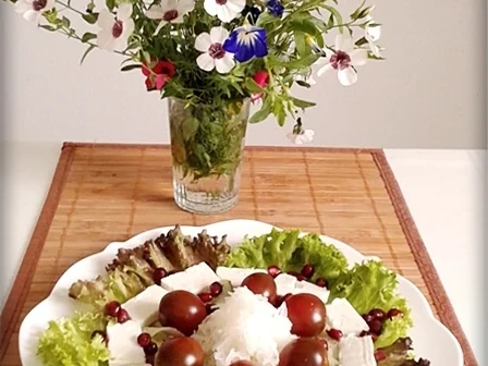 Rezept: Sommerlicher Lollo rosso Salat mit Meerrettich, Schafskäse, Tomaten und …. Bild Nr. 752 Sommerlicher Lollo rosso Salat mit Meerrettich, Schafskäse, Tomaten und …. - Rezept - Bild Nr. 752