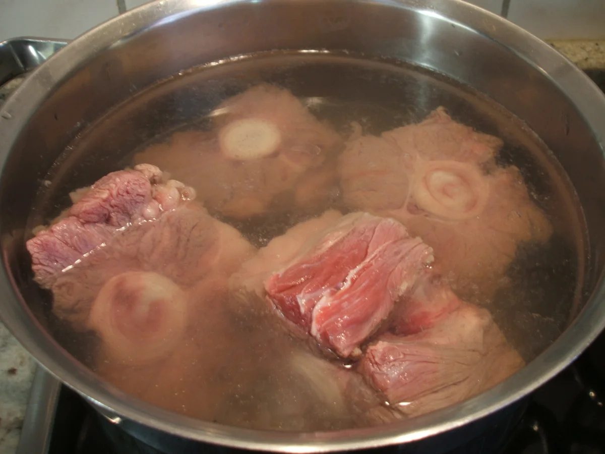 Rezept: Fleisch: Coda Di Bue Brasato (altes Rezept aus dem Latium) Bild Nr. 754 Fleisch: Coda Di Bue Brasato (altes Rezept aus dem Latium) - Rezept - Bild Nr. 754