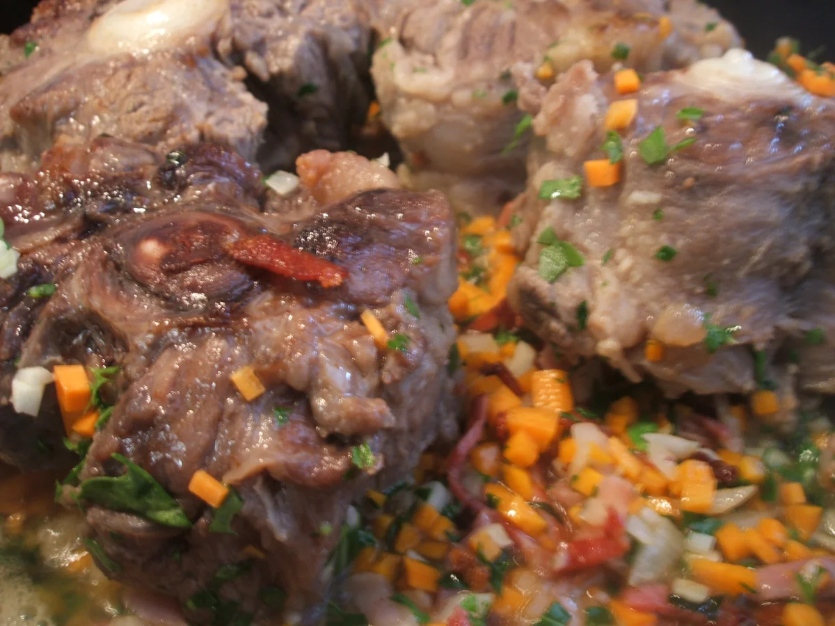 Rezept: Fleisch: Coda Di Bue Brasato (altes Rezept aus dem Latium) Bild Nr. 759 Fleisch: Coda Di Bue Brasato (altes Rezept aus dem Latium) - Rezept - Bild Nr. 759