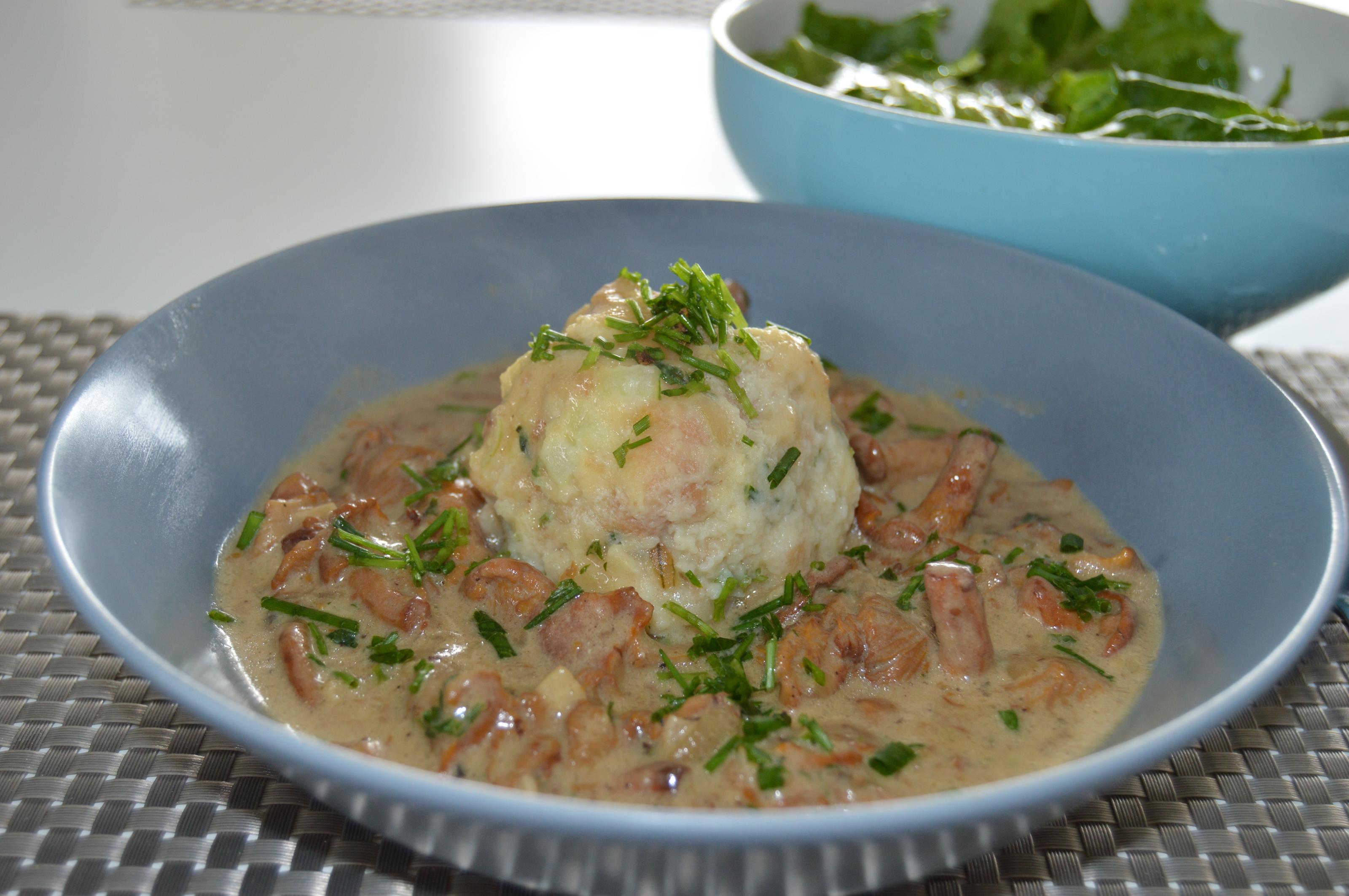 Bilder für Frische Eierschwammerl mit Pak Choi-Semmelknödel - Rezept