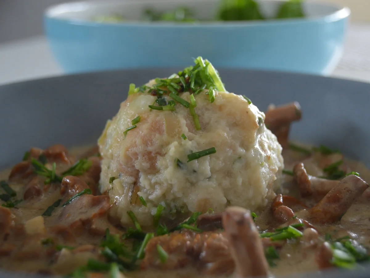 Rezept: Frische Eierschwammerl mit Pak Choi-Semmelknödel Bild Nr. 778 Frische Eierschwammerl mit Pak Choi-Semmelknödel - Rezept - Bild Nr. 778