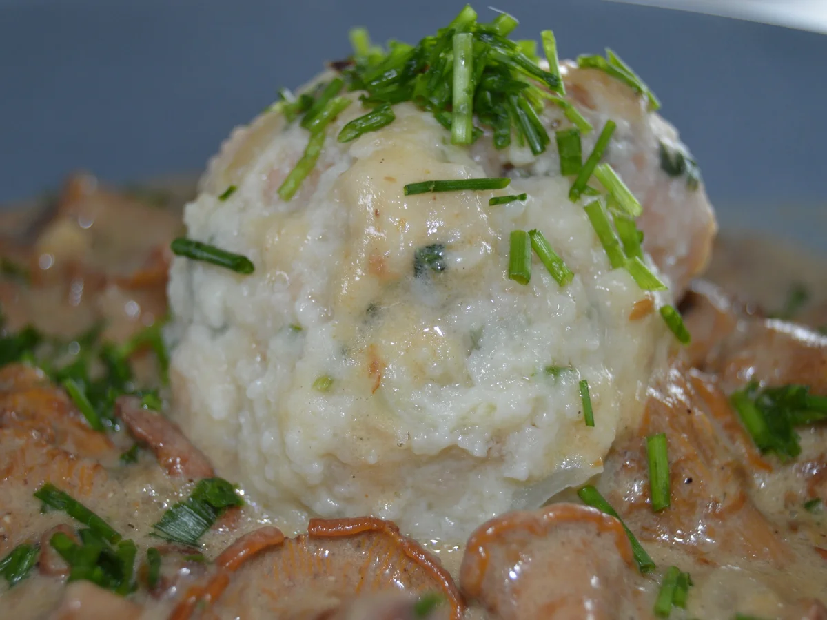 Rezept: Frische Eierschwammerl mit Pak Choi-Semmelknödel Bild Nr. 783 Frische Eierschwammerl mit Pak Choi-Semmelknödel - Rezept - Bild Nr. 783