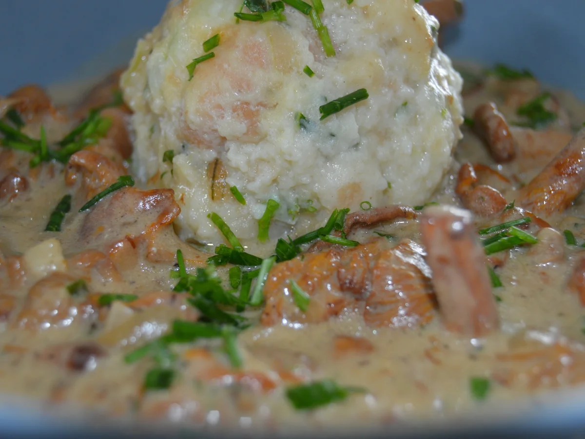 Rezept: Frische Eierschwammerl mit Pak Choi-Semmelknödel Bild Nr. 785 Frische Eierschwammerl mit Pak Choi-Semmelknödel - Rezept - Bild Nr. 785