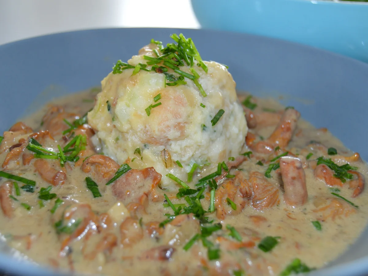 Rezept: Frische Eierschwammerl mit Pak Choi-Semmelknödel Bild Nr. 786 Frische Eierschwammerl mit Pak Choi-Semmelknödel - Rezept - Bild Nr. 786