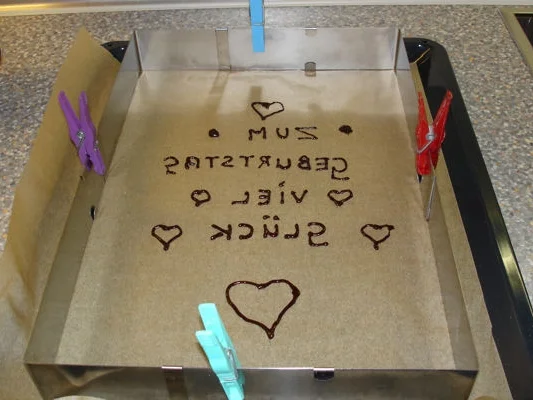 Zitronen-Biskuitrolle mit Muster - Rezept - Bild Nr. 774