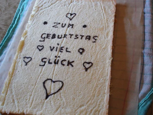 Zitronen-Biskuitrolle mit Muster - Rezept - Bild Nr. 777