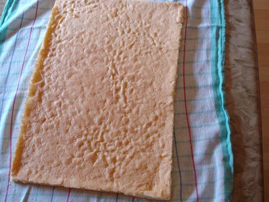 Zitronen-Biskuitrolle mit Muster - Rezept - Bild Nr. 778