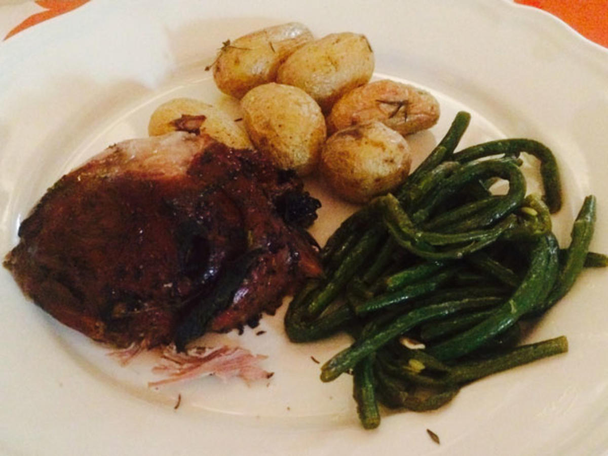 Knoblauch Lammkeule Mit Ofenkartoffeln Und Gemuse Rezept Kochbar De