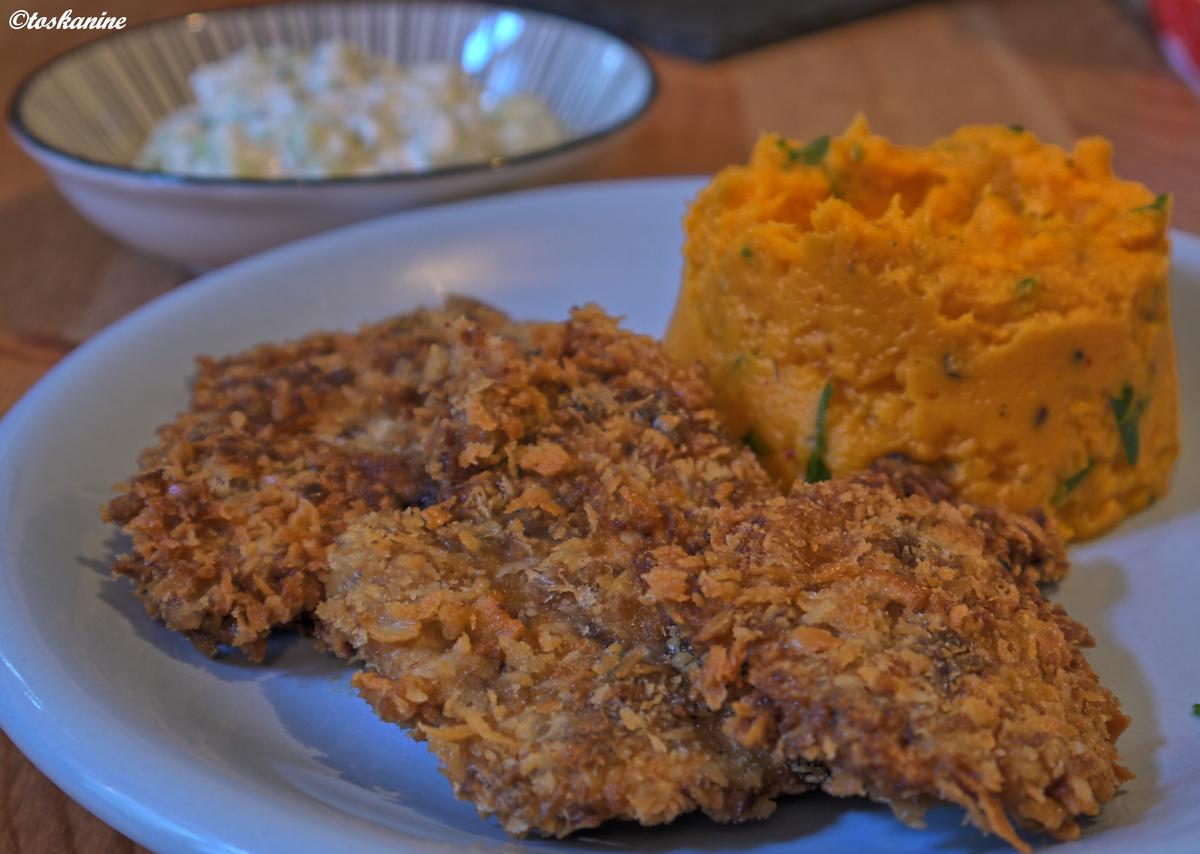 Hähnchen-Curry-Schnitzel mit Süßkartoffelpüree und Gurkensalat - Rezept - Bild Nr. 865