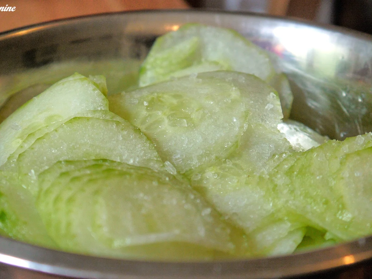 Rezept: Hähnchen-Curry-Schnitzel mit Süßkartoffelpüree und Gurkensalat Bild Nr. 866 Hähnchen-Curry-Schnitzel mit Süßkartoffelpüree und Gurkensalat - Rezept - Bild Nr. 866