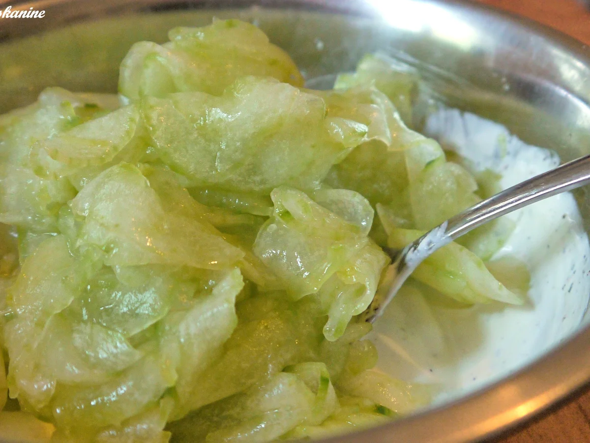 Rezept: Hähnchen-Curry-Schnitzel mit Süßkartoffelpüree und Gurkensalat Bild Nr. 868 Hähnchen-Curry-Schnitzel mit Süßkartoffelpüree und Gurkensalat - Rezept - Bild Nr. 868