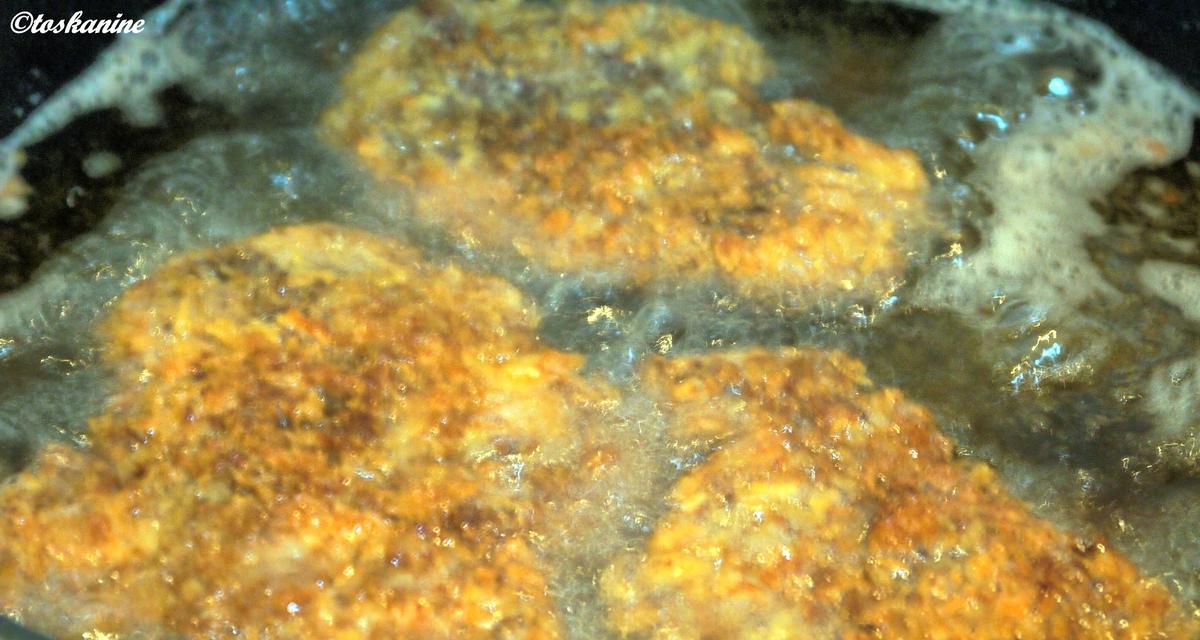 Hähnchen-Curry-Schnitzel mit Süßkartoffelpüree und Gurkensalat - Rezept - Bild Nr. 877
