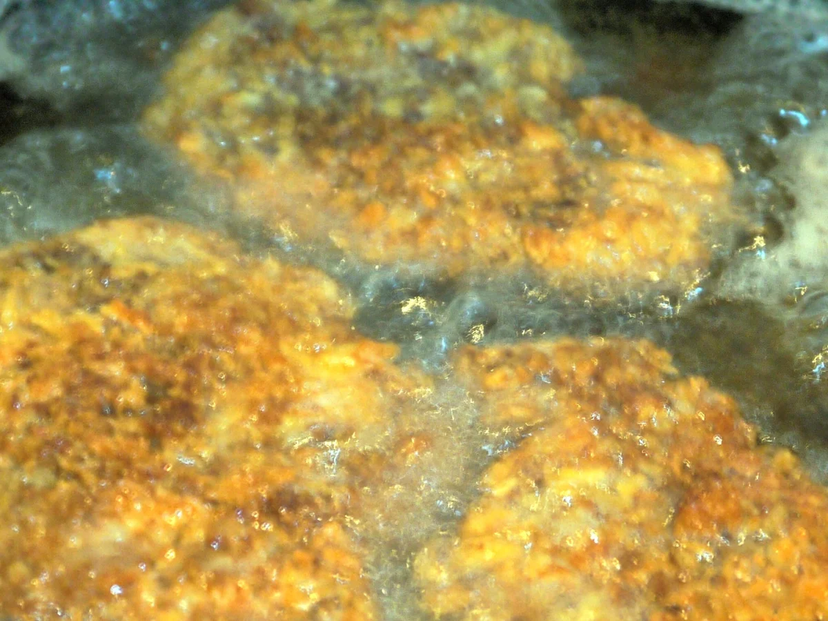 Rezept: Hähnchen-Curry-Schnitzel mit Süßkartoffelpüree und Gurkensalat Bild Nr. 877 Hähnchen-Curry-Schnitzel mit Süßkartoffelpüree und Gurkensalat - Rezept - Bild Nr. 877