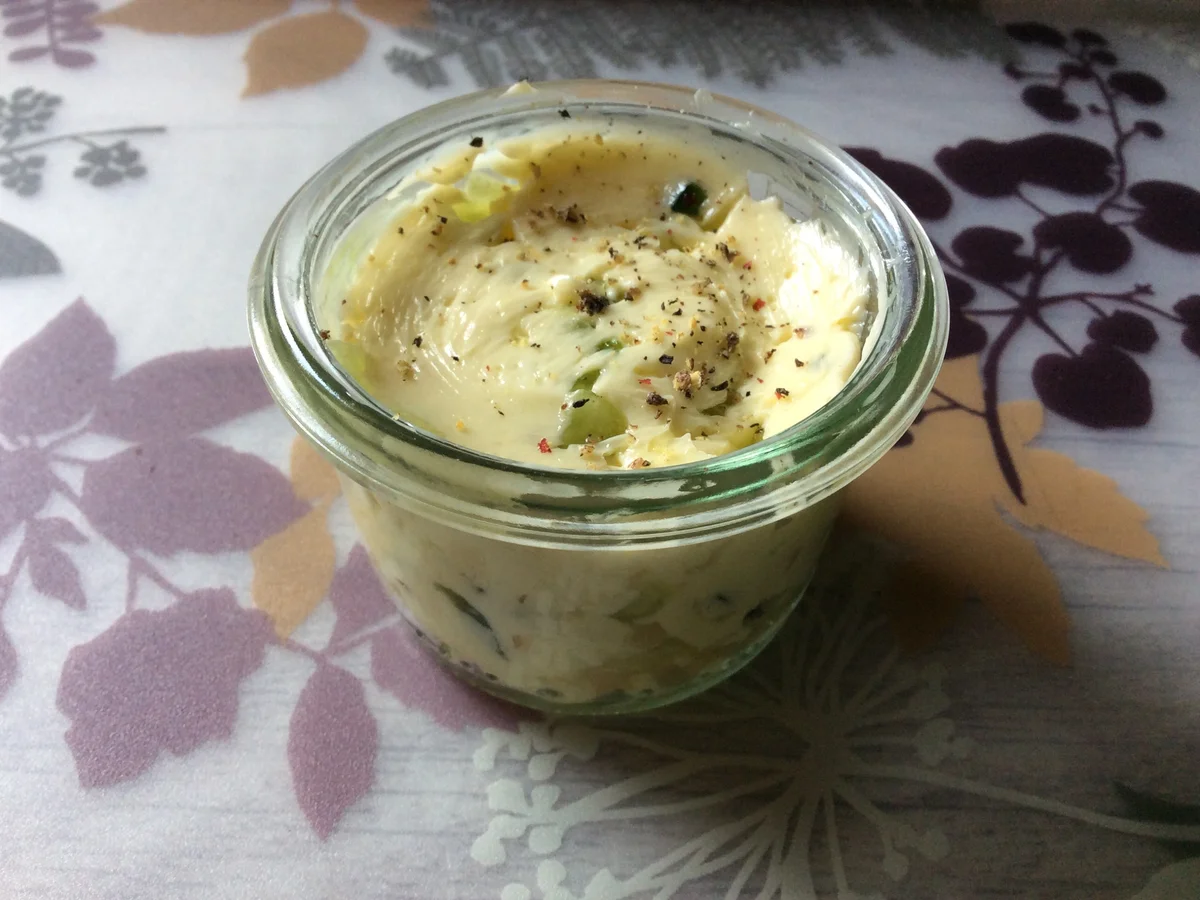 Rezept: Thunfischsteak mit Melonen-Gurken-Salat und Gurken-Chili-Butter Bild Nr. 876 Thunfischsteak mit Melonen-Gurken-Salat und Gurken-Chili-Butter - Rezept - Bild Nr. 876