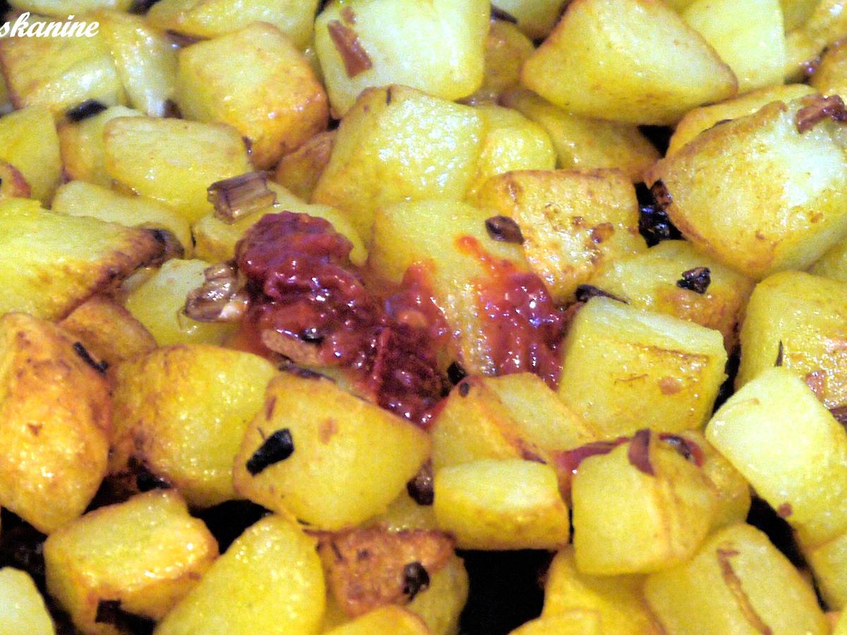 Kartoffelpfanne mit Feta und Ahornsirup-Gewürzsoße - Rezept - kochbar.de