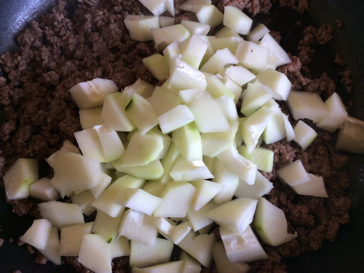 Reisnudelsalat mit Hackfleisch und grüner Papaya - Rezept - kochbar.de