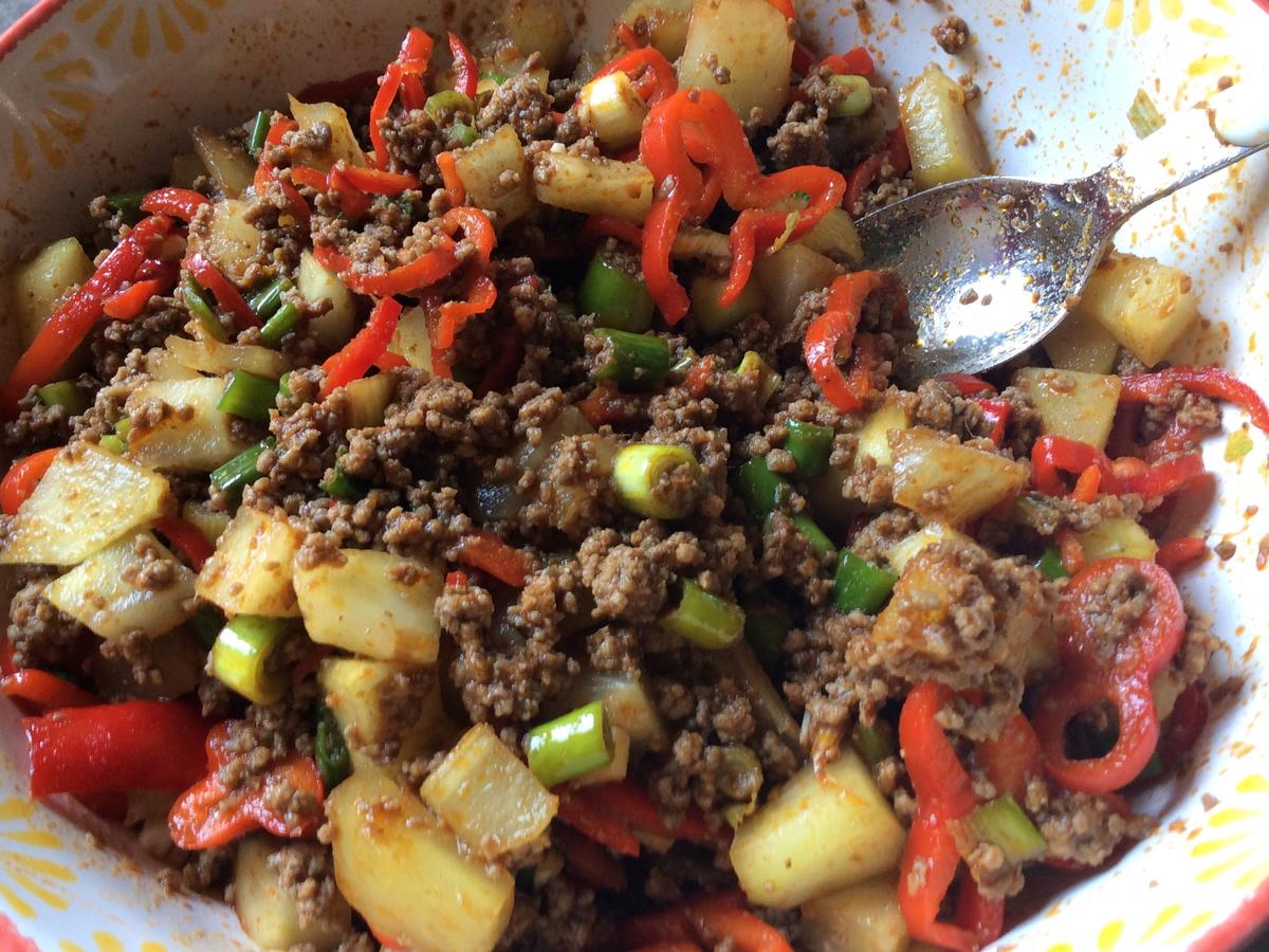 Reisnudelsalat mit Hackfleisch und grüner Papaya - Rezept - kochbar.de