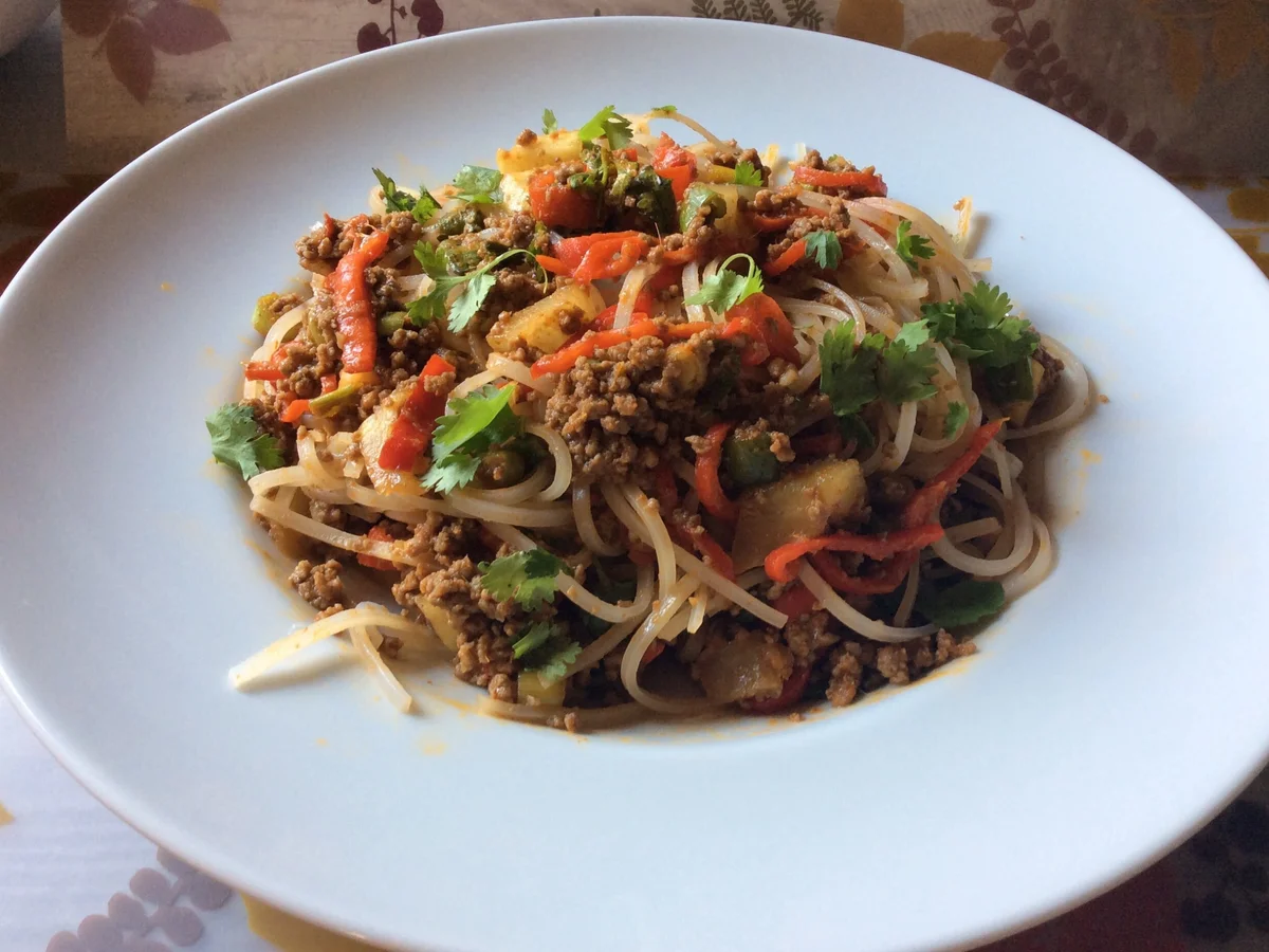 Reisnudelsalat mit Hackfleisch und grüner Papaya - Rezept - Bild Nr. 887