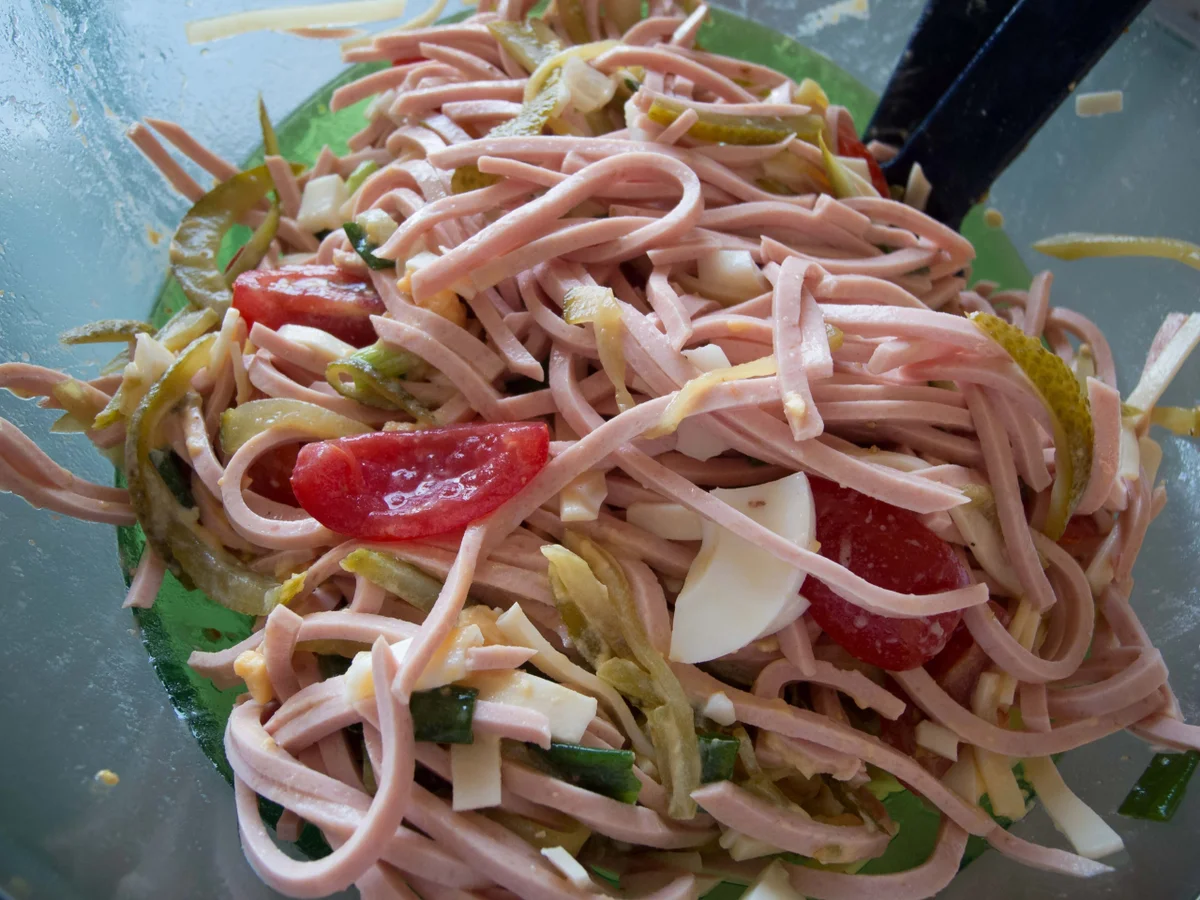 Rezept: Wurstsalat mit "Kerschtscher" Bild Nr. 891 Wurstsalat mit "Kerschtscher" - Rezept - Bild Nr. 891