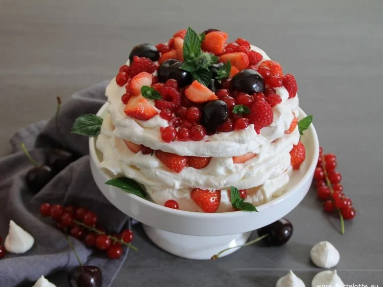 Rezept: Pavlova mit Sommerbeeren Bild Nr. 902 Pavlova mit Sommerbeeren - Rezept - Bild Nr. 902