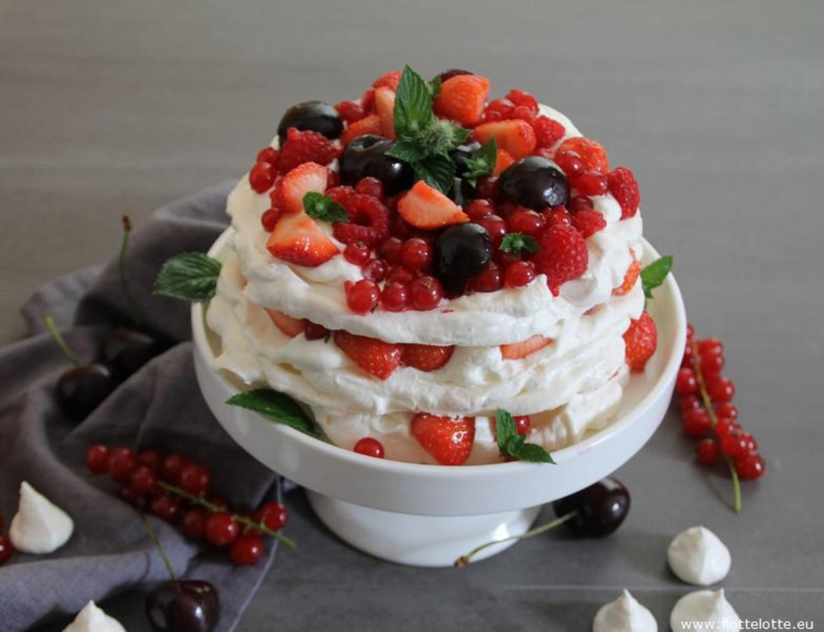 Bilder für Pavlova mit Sommerbeeren - Rezept