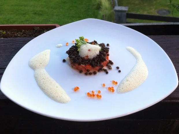 Belugalinsen an Lachstatar und Safranschaum - Rezept - Bild Nr. 1018