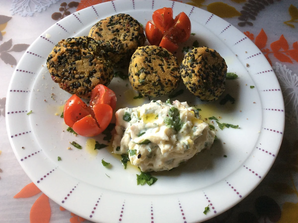 Falafel mit Ricotta-Limetten-Dipp - Rezept - Bild Nr. 935