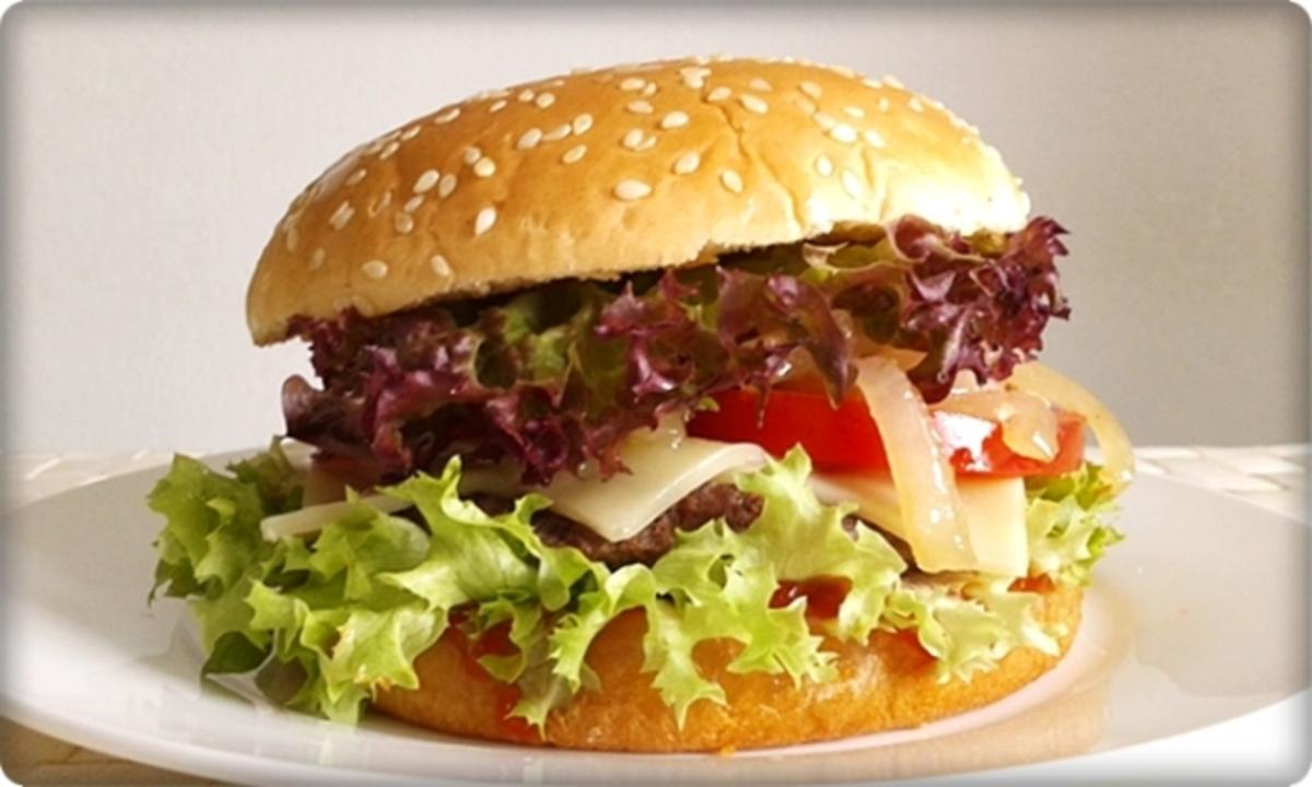 Xxl Burger Mit Lollo Rosso Salat Und Nach Art Des Hauses Rezept Kochbar De