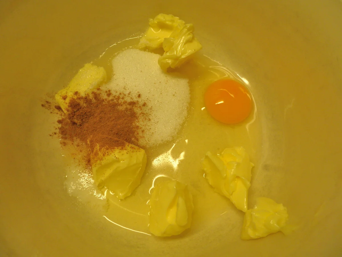 Mirabellen auf einem Bett von Vanillepudding .. zugedeckt mit knusprigen Zimtstreuseln - Rezept - Bild Nr. 1056