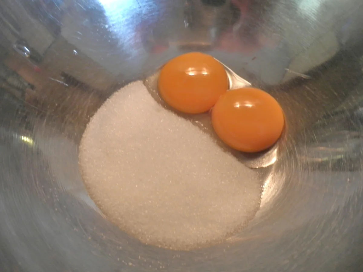 Mirabellen auf einem Bett von Vanillepudding .. zugedeckt mit knusprigen Zimtstreuseln - Rezept - Bild Nr. 1063