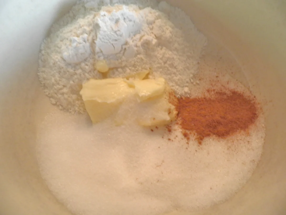 Mirabellen auf einem Bett von Vanillepudding .. zugedeckt mit knusprigen Zimtstreuseln - Rezept - Bild Nr. 1071