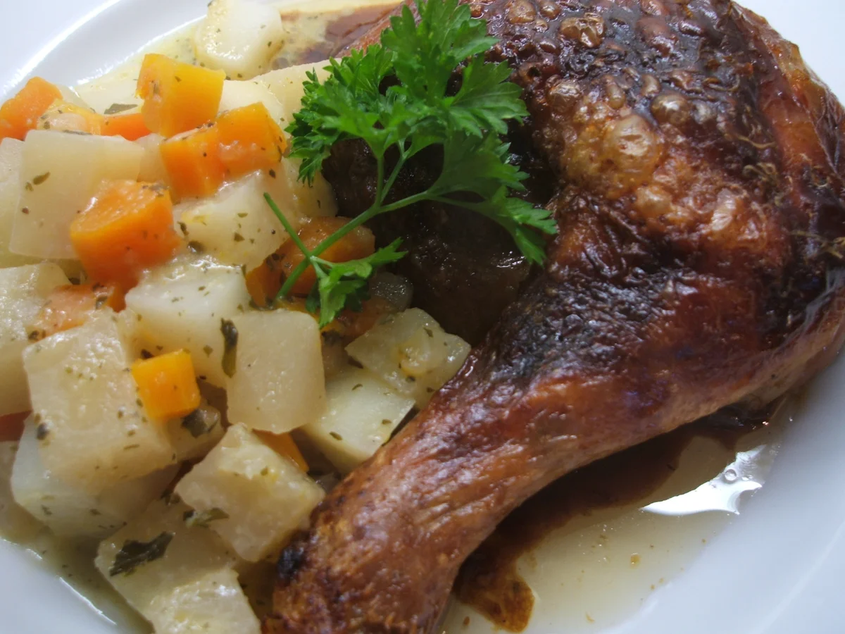 Rezept: Geflügel: Hühnerkeulen mit Chili-Honig-Knoblauch-Paste und Wurzelgemüse Bild Nr. 1057 Geflügel: Hühnerkeulen mit Chili-Honig-Knoblauch-Paste und Wurzelgemüse - Rezept - Bild Nr. 1057