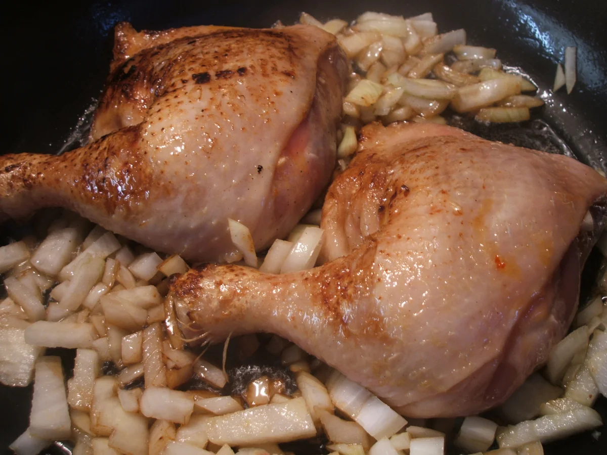 Rezept: Geflügel: Hühnerkeulen mit Chili-Honig-Knoblauch-Paste und Wurzelgemüse Bild Nr. 1061 Geflügel: Hühnerkeulen mit Chili-Honig-Knoblauch-Paste und Wurzelgemüse - Rezept - Bild Nr. 1061