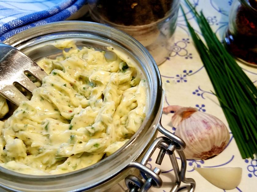 Würzige Kräuterbutter - Rezept mit Bild - kochbar.de