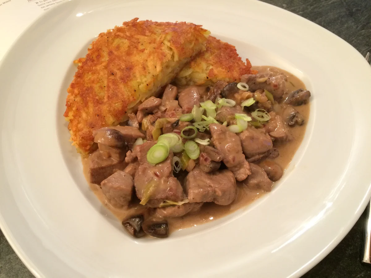 Rezept: Geschnetzeltes Schweinefilet Zürcher Art mit Käserösti Bild Nr. 1068 Geschnetzeltes Schweinefilet Zürcher Art mit Käserösti - Rezept - Bild Nr. 1068