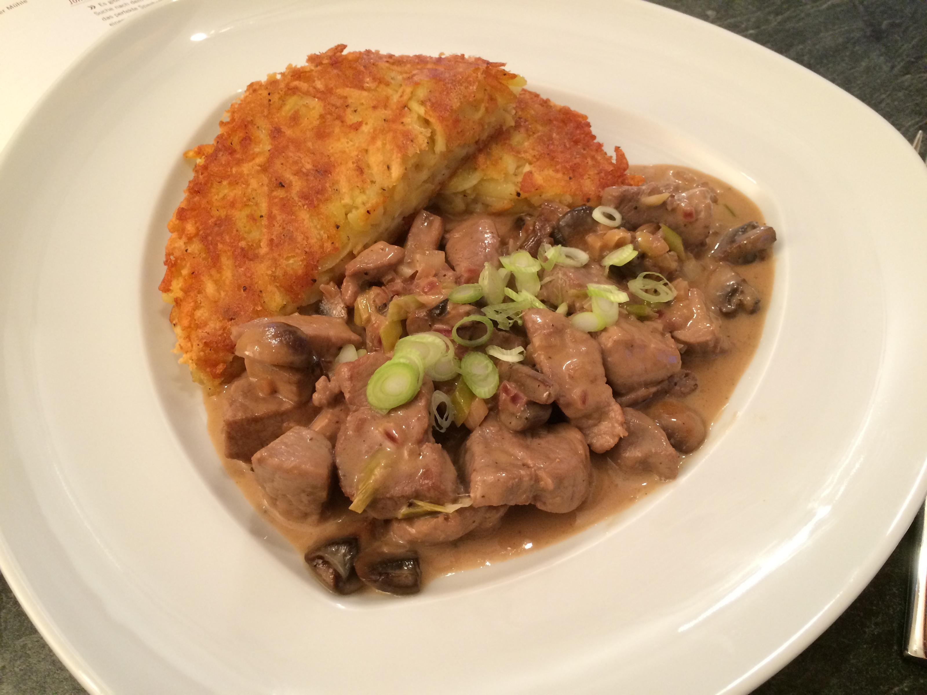 Bilder für Geschnetzeltes Schweinefilet Zürcher Art mit Käserösti - Rezept