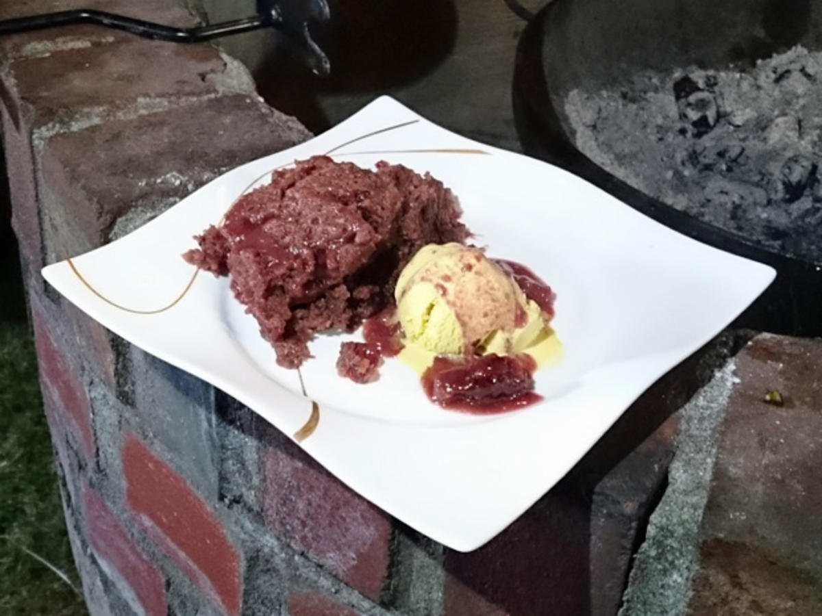 Bilder für Cherry Chocolate Cobbler aus dem Dutch Oven - Rezept