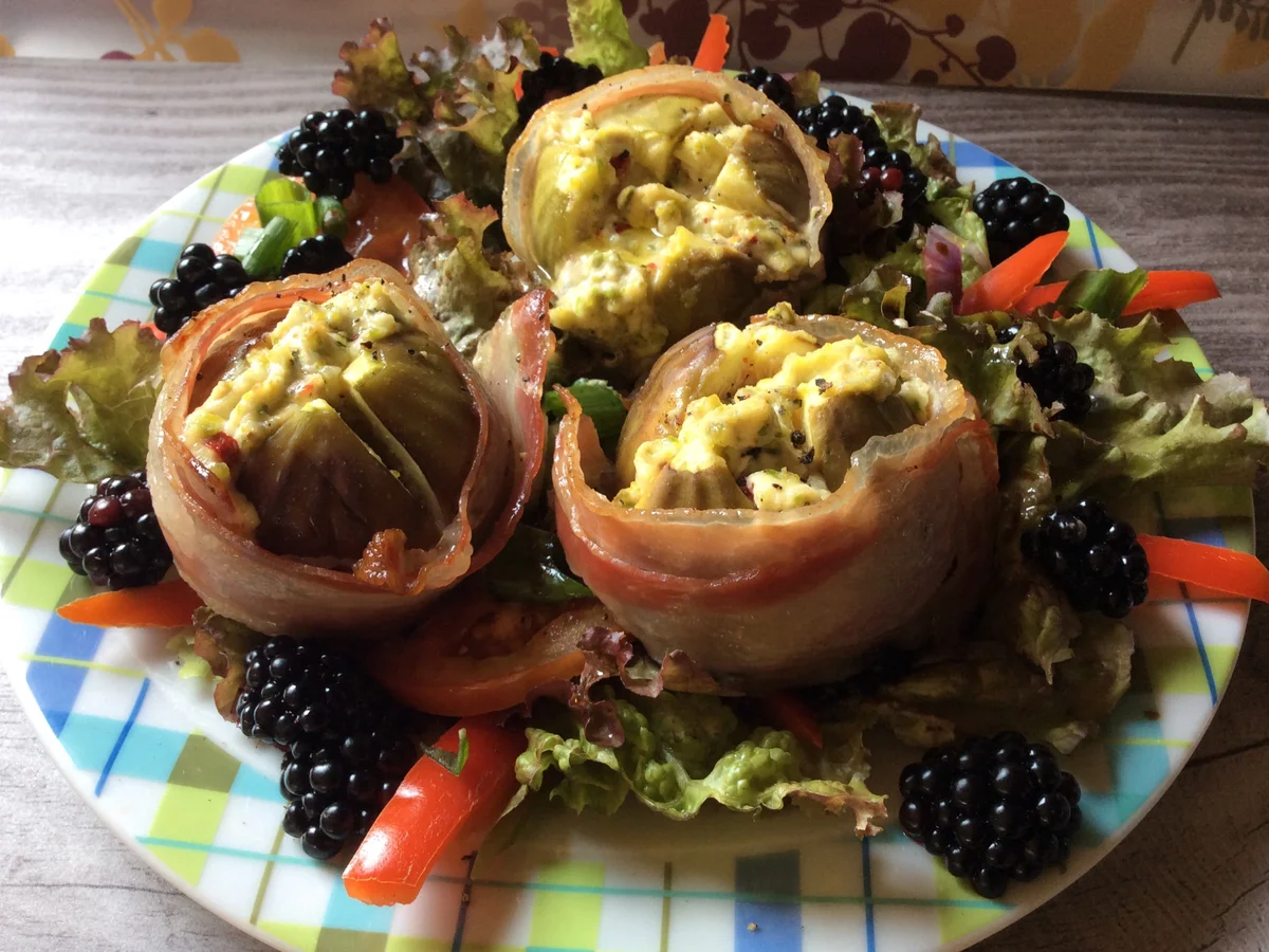Rezept: Gebackene Feigen mit Frischkäse auf gemischten Salat Bild Nr. 1069 Gebackene Feigen mit Frischkäse auf gemischten Salat - Rezept - Bild Nr. 1069