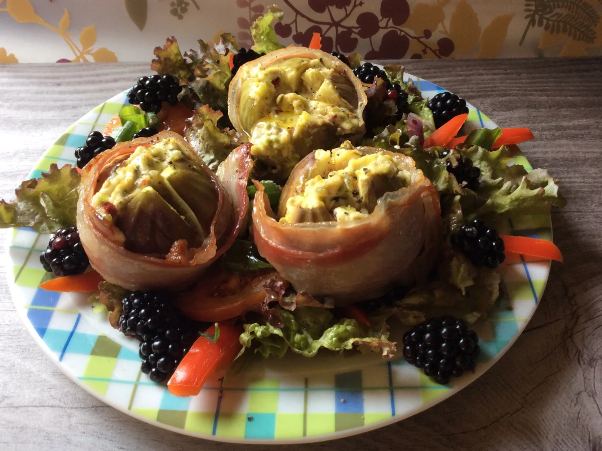 Rezept: Gebackene Feigen mit Frischkäse auf gemischten Salat Bild Nr. 1070 Gebackene Feigen mit Frischkäse auf gemischten Salat - Rezept - Bild Nr. 1070