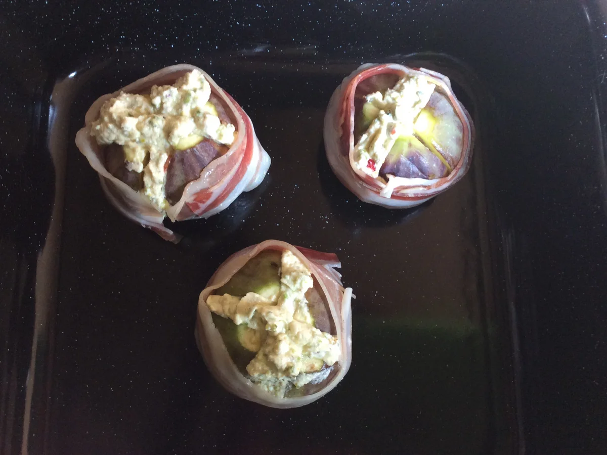 Rezept: Gebackene Feigen mit Frischkäse auf gemischten Salat Bild Nr. 1075 Gebackene Feigen mit Frischkäse auf gemischten Salat - Rezept - Bild Nr. 1075