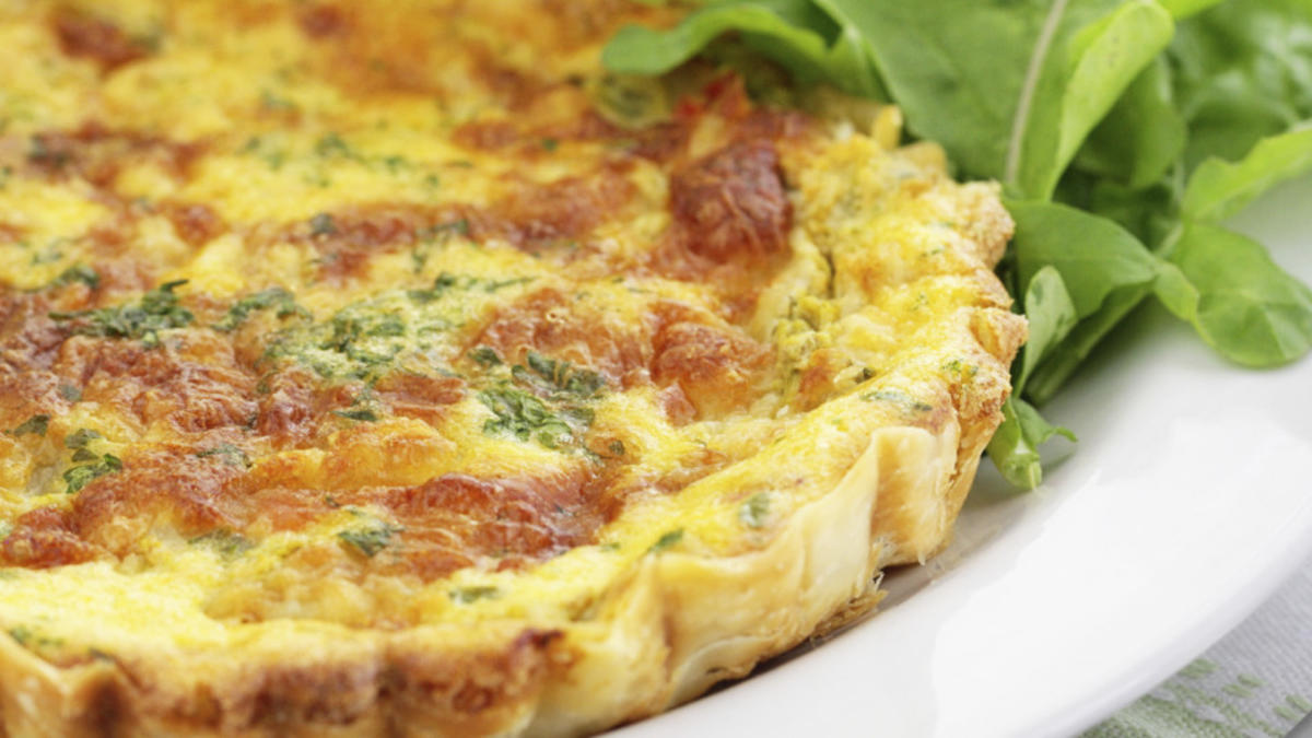 Pizzaschnecken und Quiche Lorraine mit Blätterteig - Rezept - kochbar.de