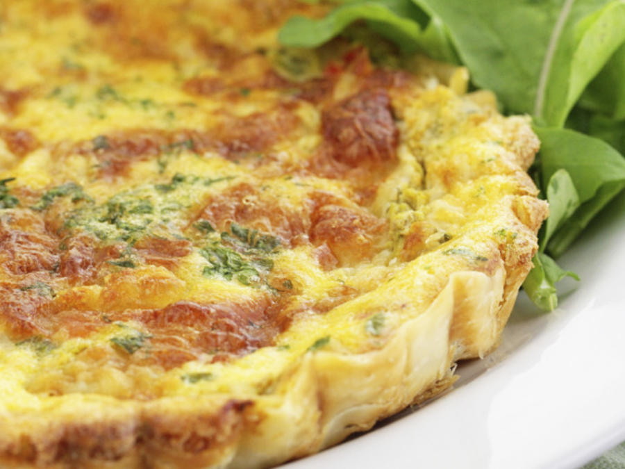 Pizzaschnecken und Quiche Lorraine mit Blätterteig - Rezept - kochbar.de