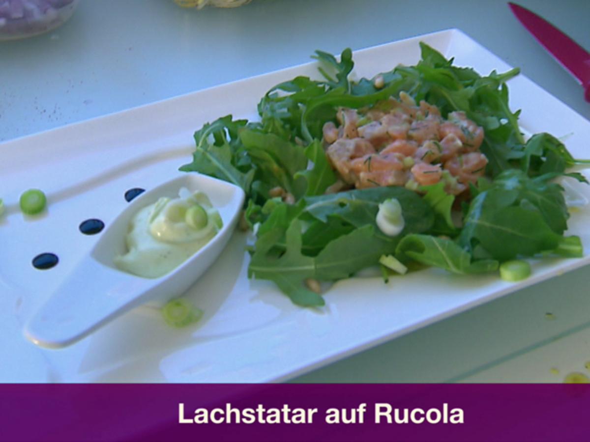 Lachstatar auf Rucolasalat in Senfsoße (Oliver Mösch) - Rezept - kochbar.de