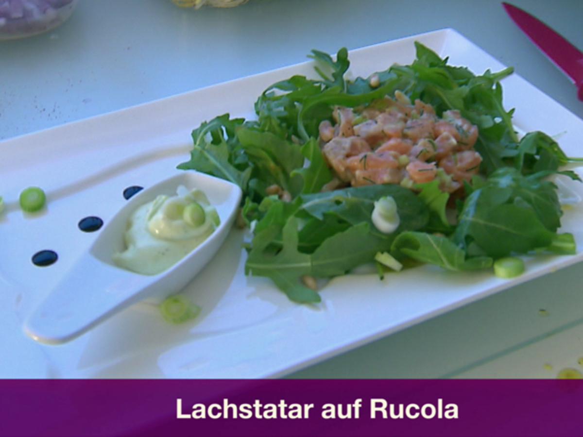 Bilder für Lachstatar auf Rucolasalat in Senfsoße (Oliver Mösch) - Rezept